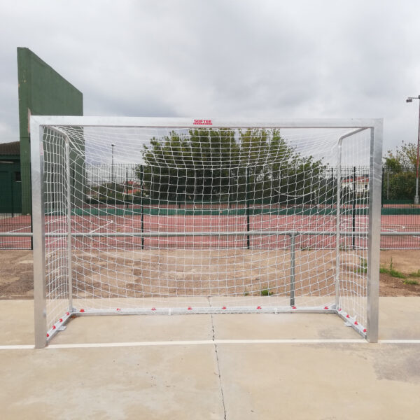 JUEGO PORTERÍAS GALVANIZADAS FÚTBOL SALA/BALONMANO METÁLICAS TRASLADABLES 80X80MM CON BASE 80X40MM - Imagen 8
