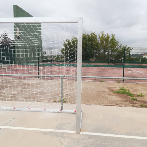 JUEGO PORTERÍAS GALVANIZADAS FÚTBOL SALA/BALONMANO METÁLICAS TRASLADABLES 80X80MM CON BASE 80X40MM - Imagen 7