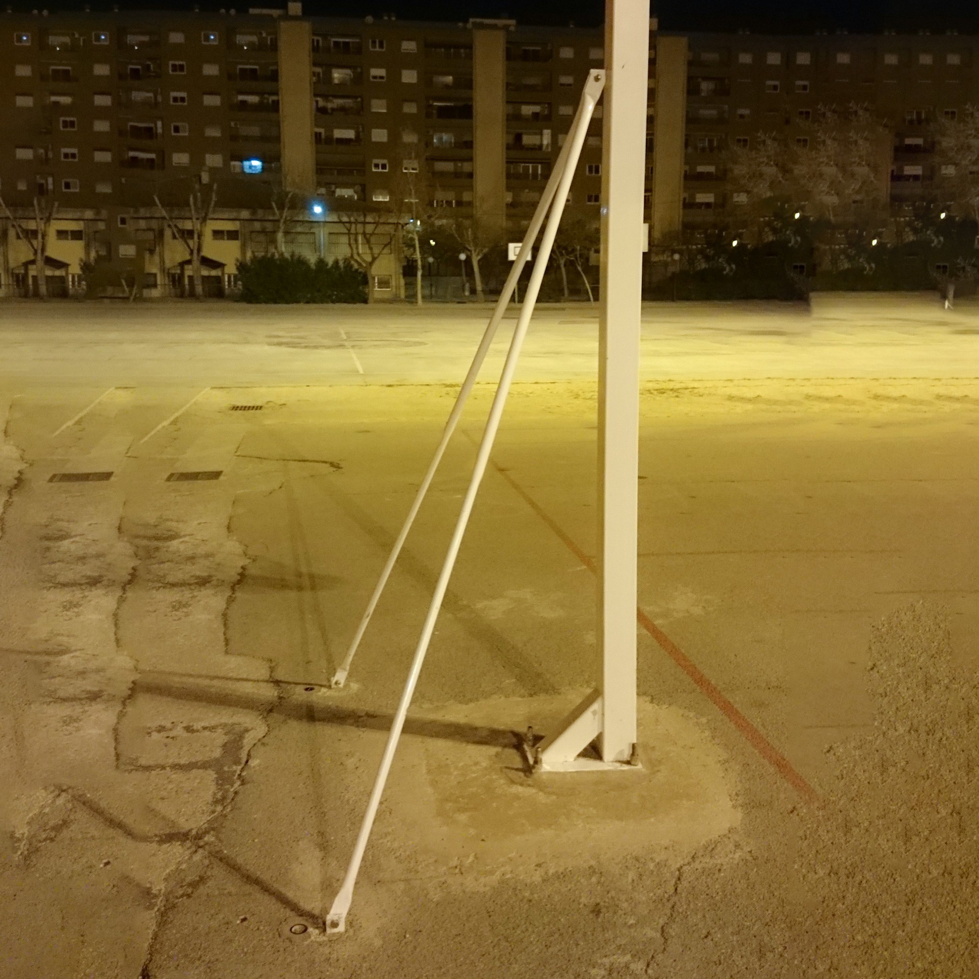 JUEGO 2 TIRANTES CANASTAS PARA ATORNILLAR AL SUELO - Imagen 2