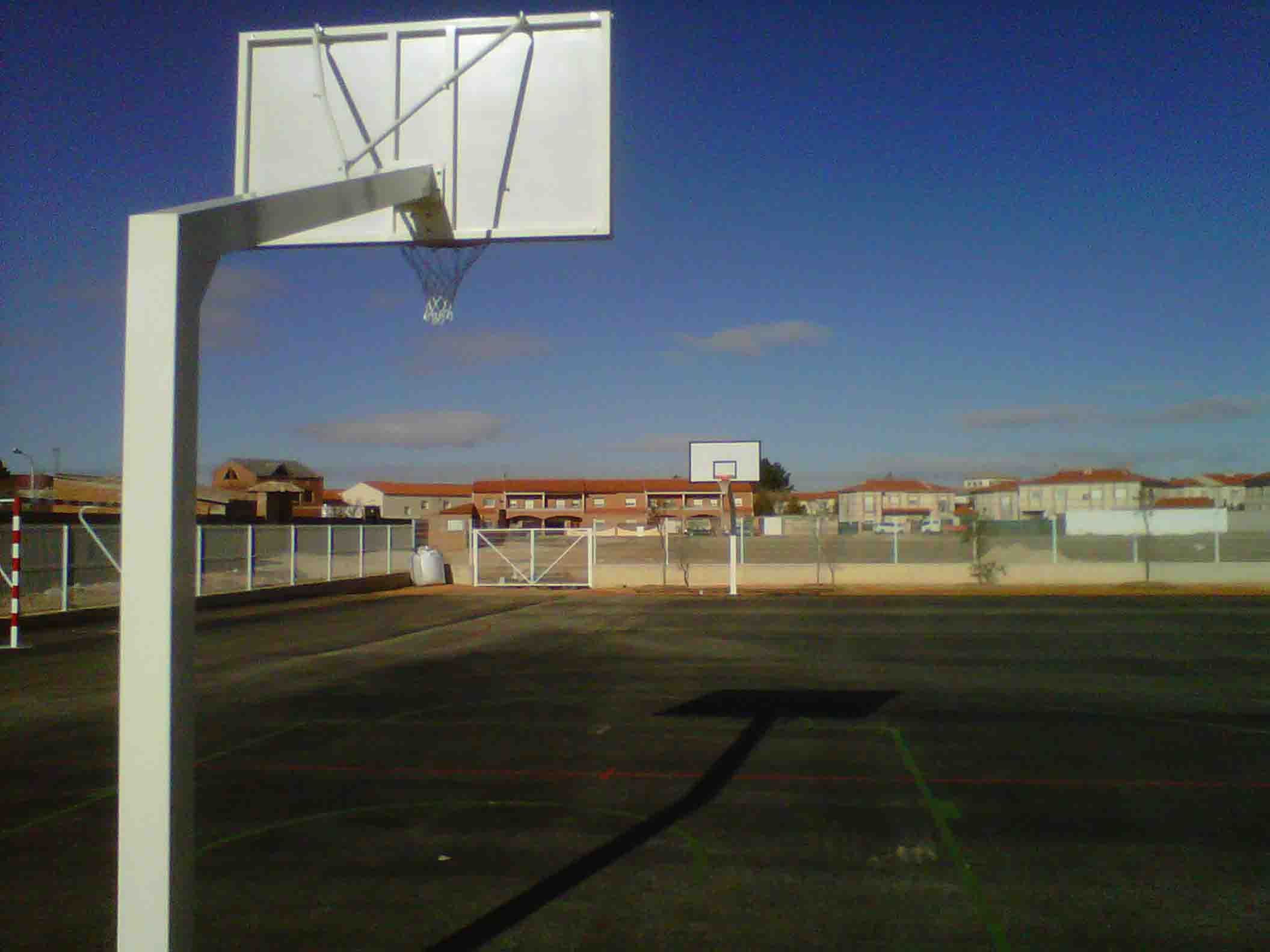JUEGO CANASTAS BALONCESTO MONOTUBO NEW TUBO 140x140 MM FIJAS CON BASE PARA ANCLAJE VUELO 2,25 MTS - Imagen 2