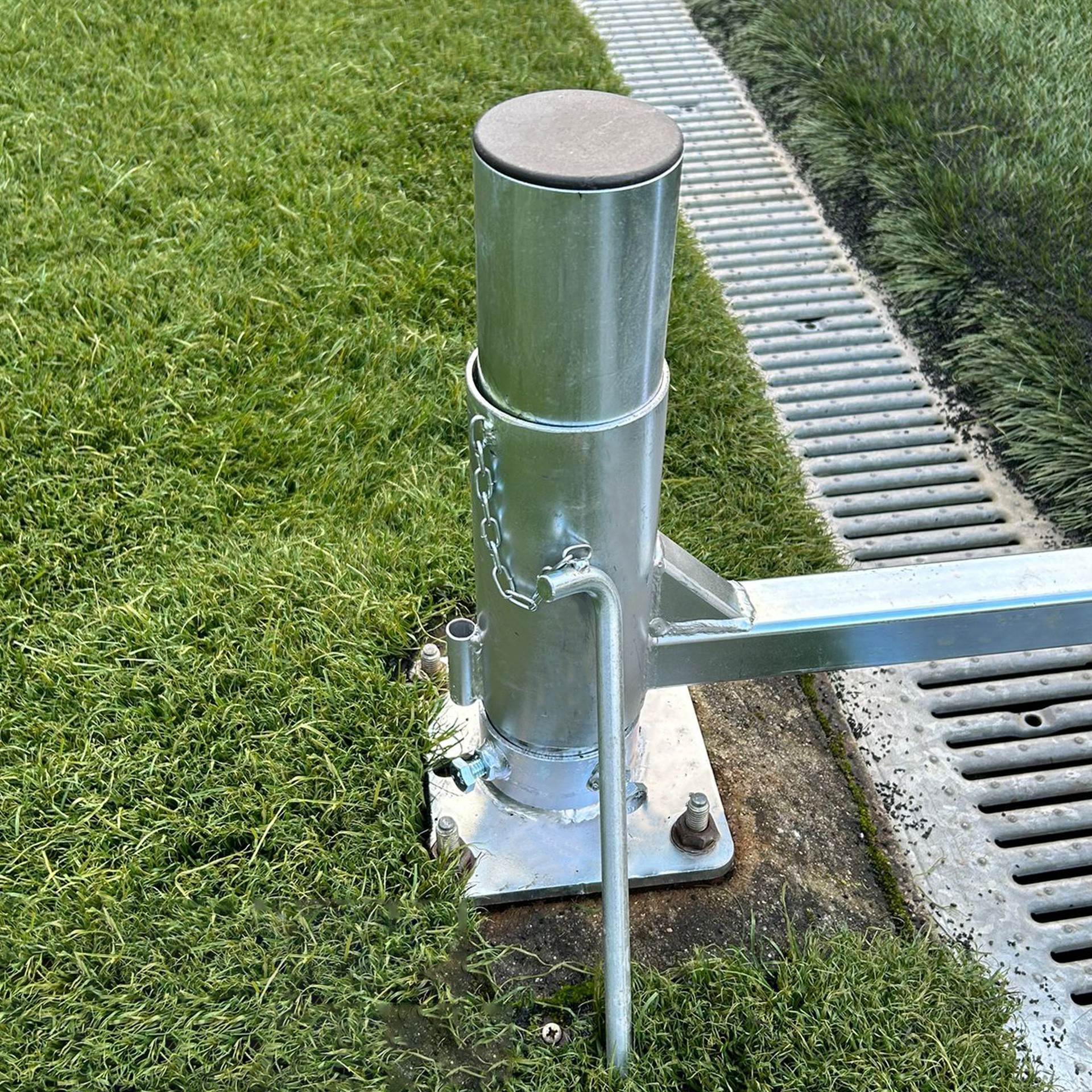 JUEGO PORTERÍAS ALUMINIO FÚTBOL 7 90 MM ABATIBLES CON ARQUILLOS CINCADOS - Imagen 4