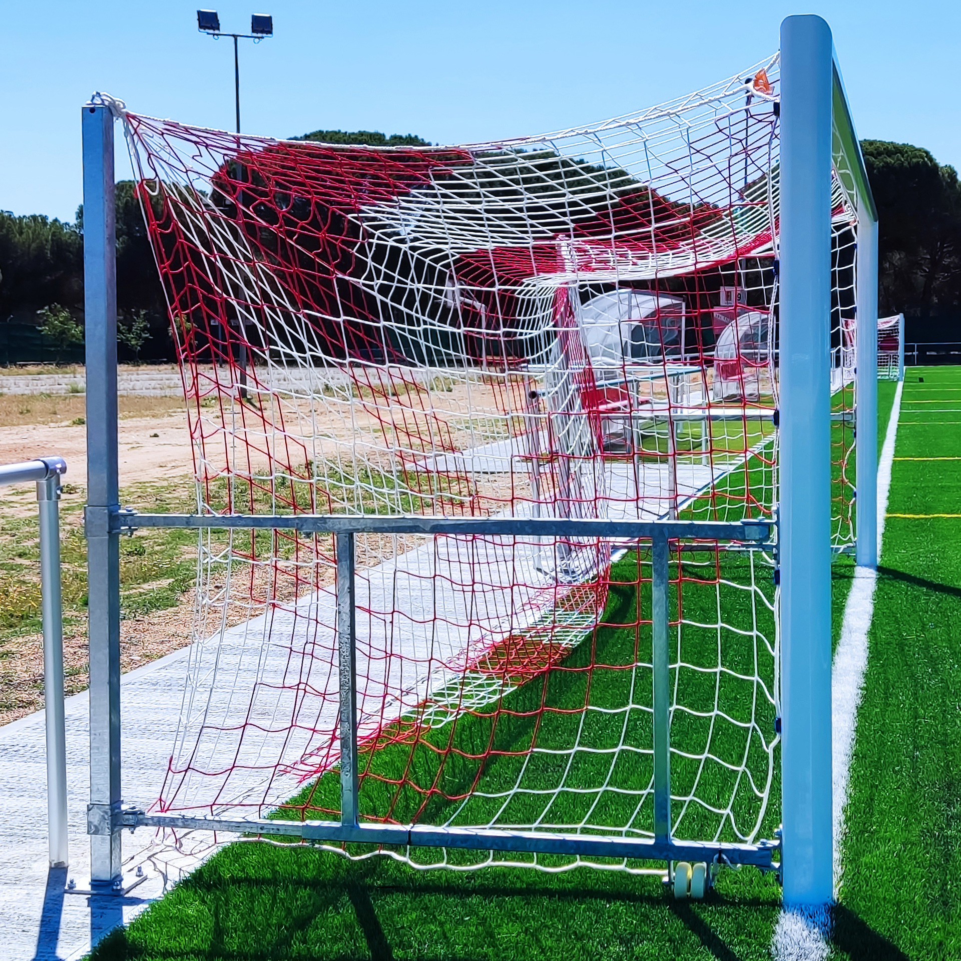 JUEGO PORTERÍAS ALUMINIO FÚTBOL 7  120X100 MM ABATIBLES CON ARQUILLOS GALVANIZADOS EN CALIENTE - Imagen 2